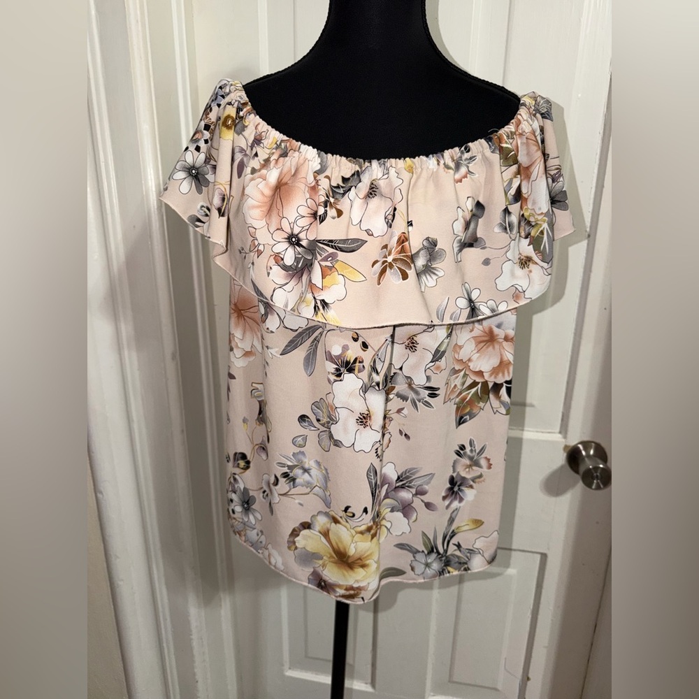Women's size large jeans by Buffalo David Bitton Floral top shirt flowers summer